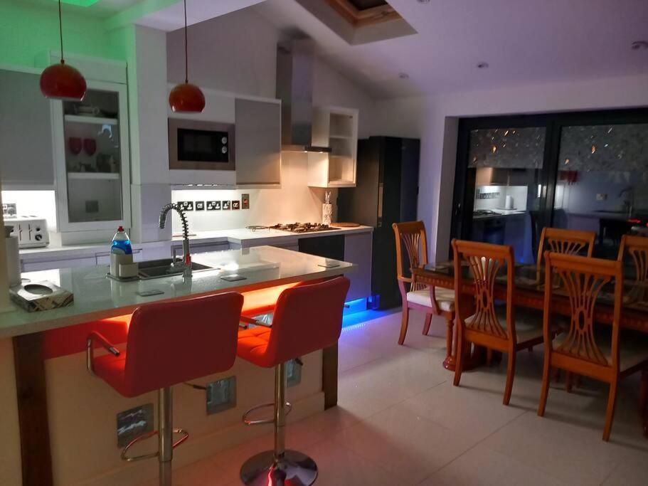 Luxury Holiday Home, Near Beach Southend-on-Sea Esterno foto